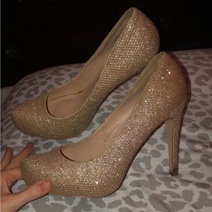 De blossom collection golden heels